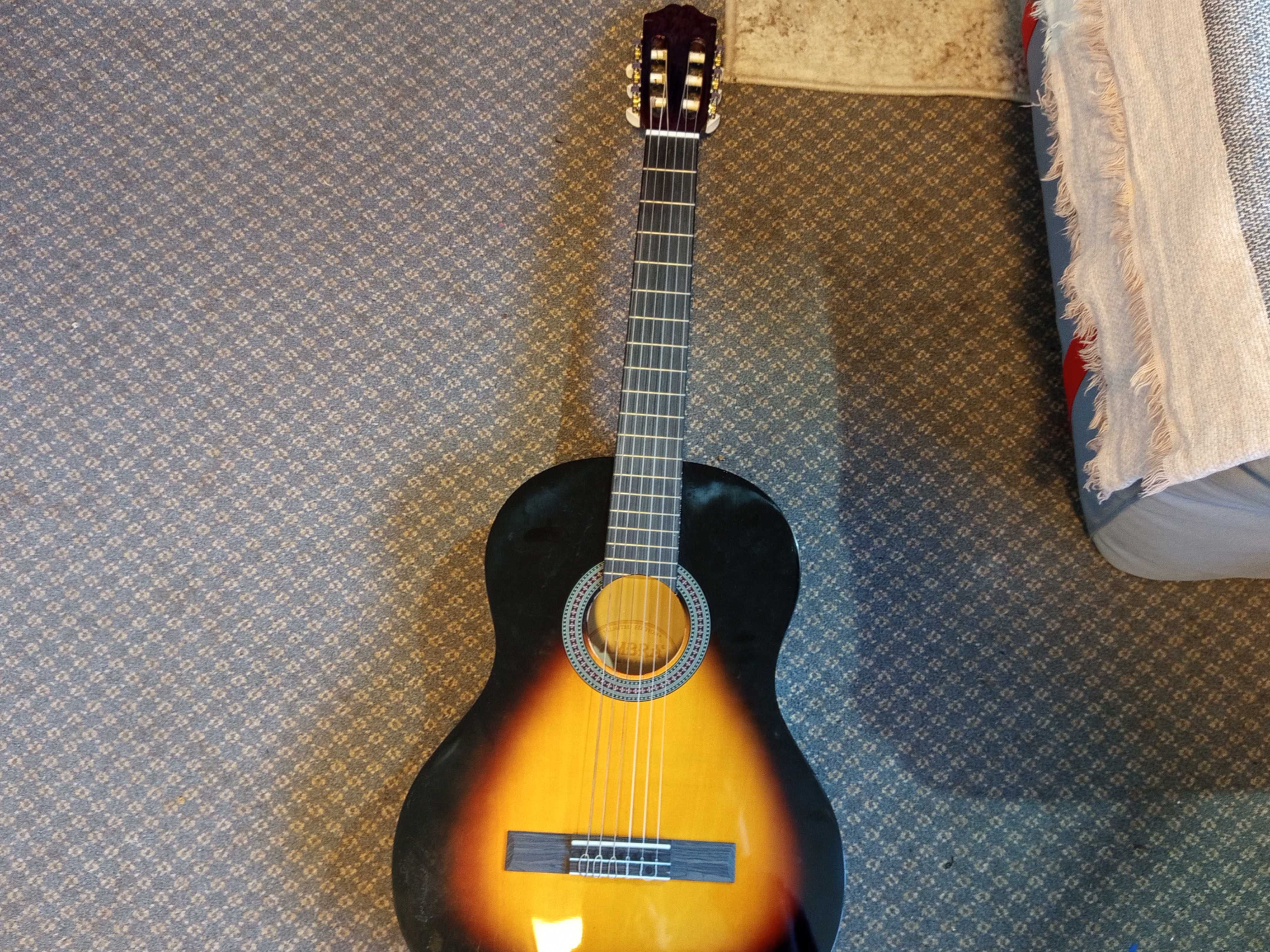 Gitara akustyczne .