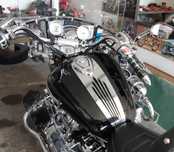 Metalowy krawat na bak zbiornik paliwa Honda Valkyrie F6C Shadow 1100