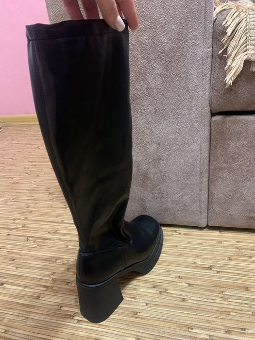 Сапоги на квадратному каблуці