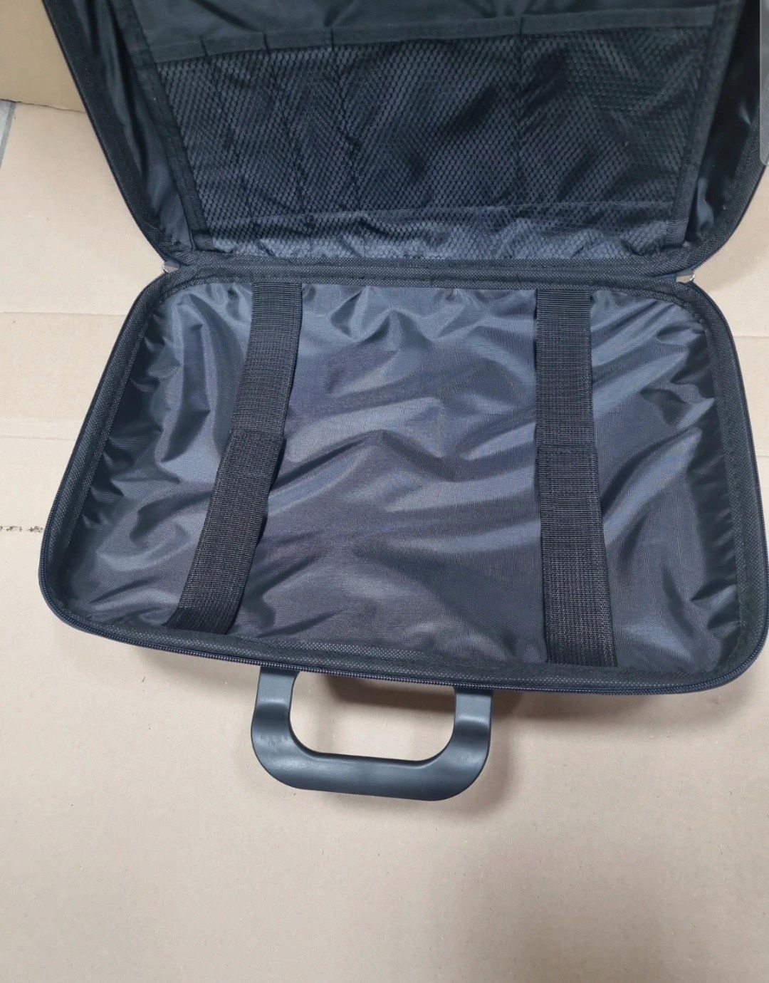 Teczka granatowa na laptop 15,6 cali