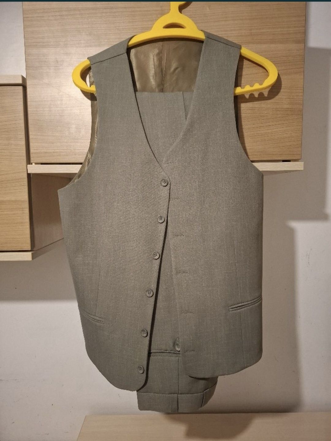 Szary garnitur męski Slim Fit, rozmiar S (188/46)