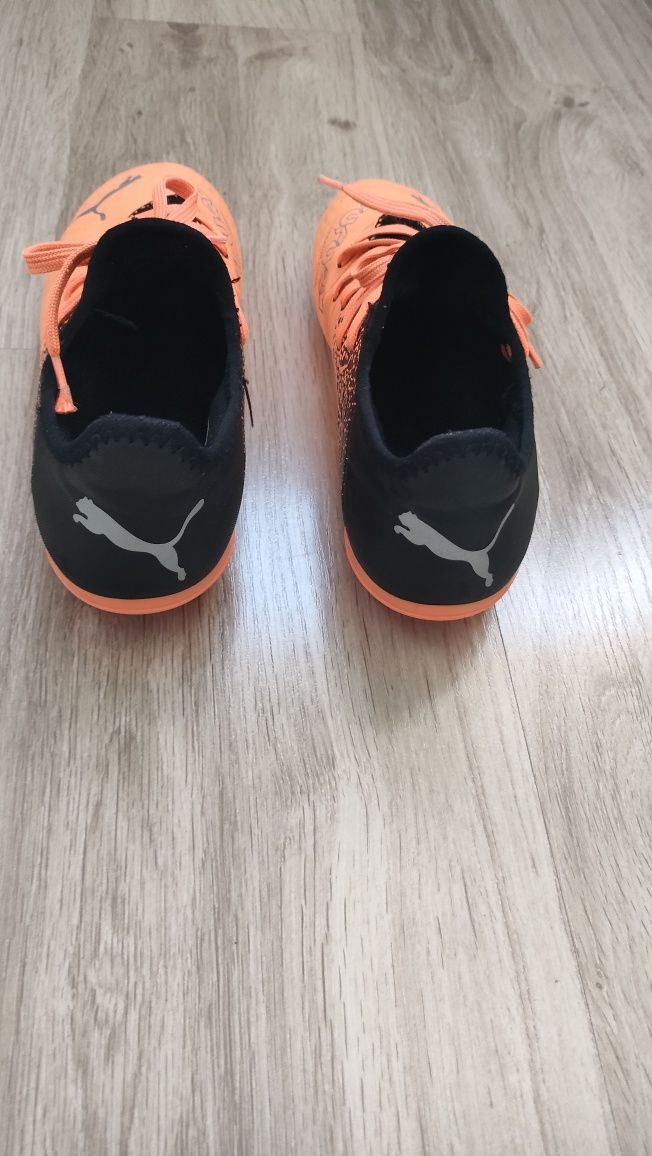 Korki Puma Future piłka nożna r.38
