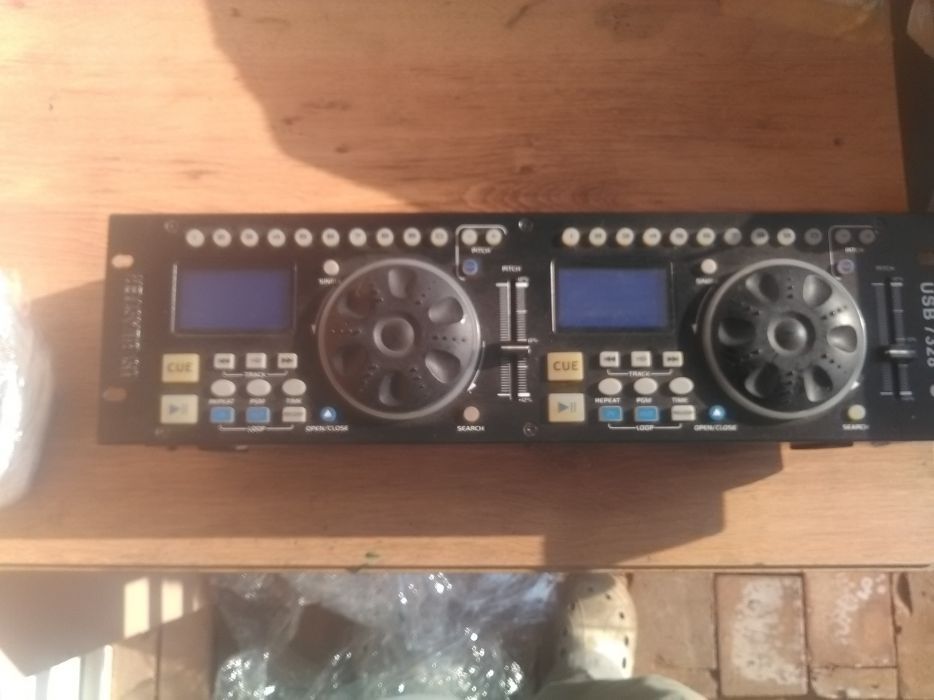 Mixer i podwojny wzmacniacz do odtwarzania plyt cd