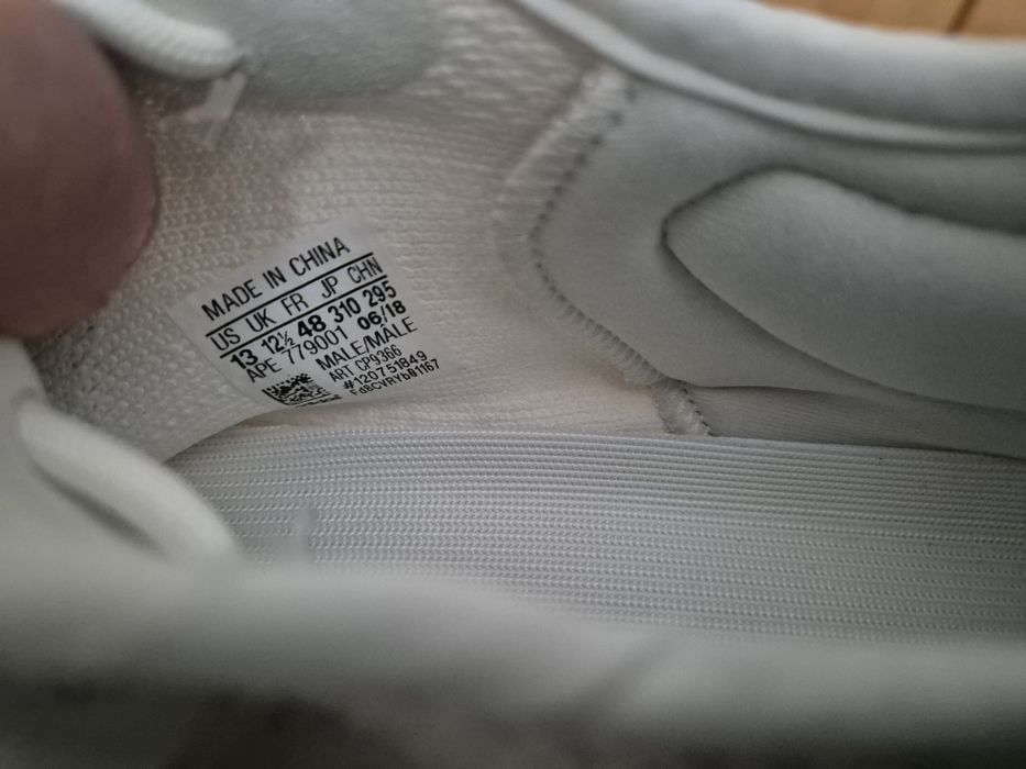Adidas yeezy  Boost 350 v2 cream triple white CP9366