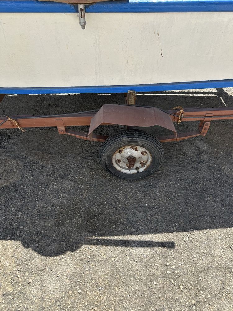 Barco, motor e reboque tudo incluso