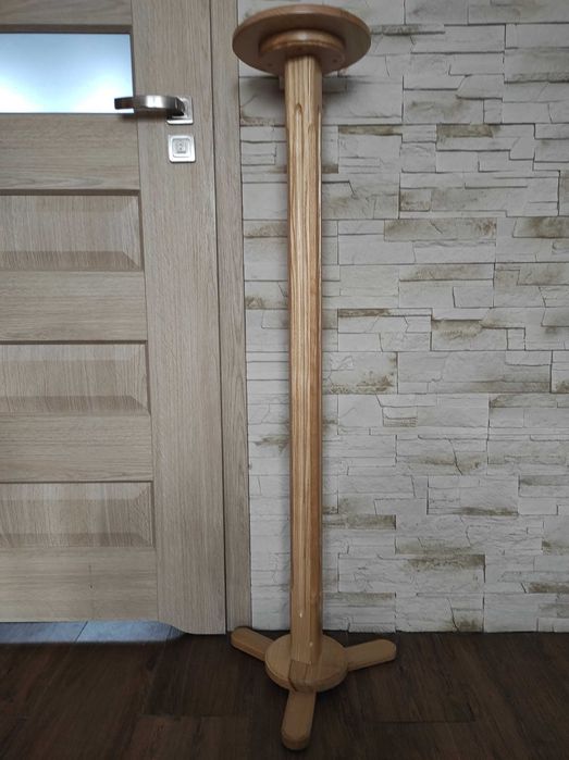 Stolik kolumienkowy pod dekorację