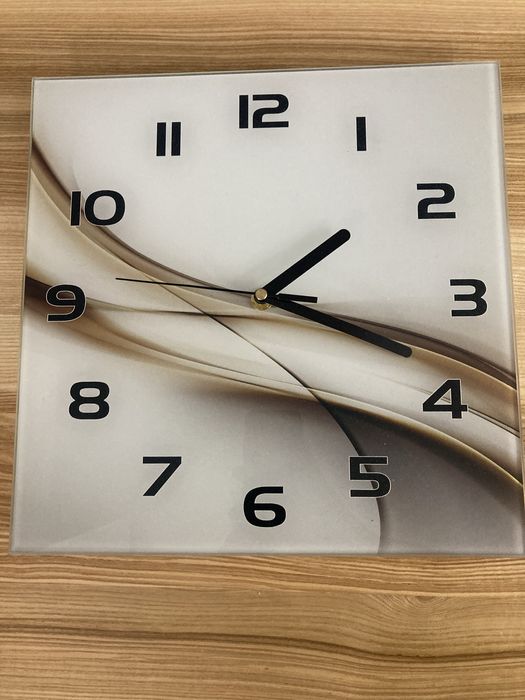 Bardzo ładny szklany zegar