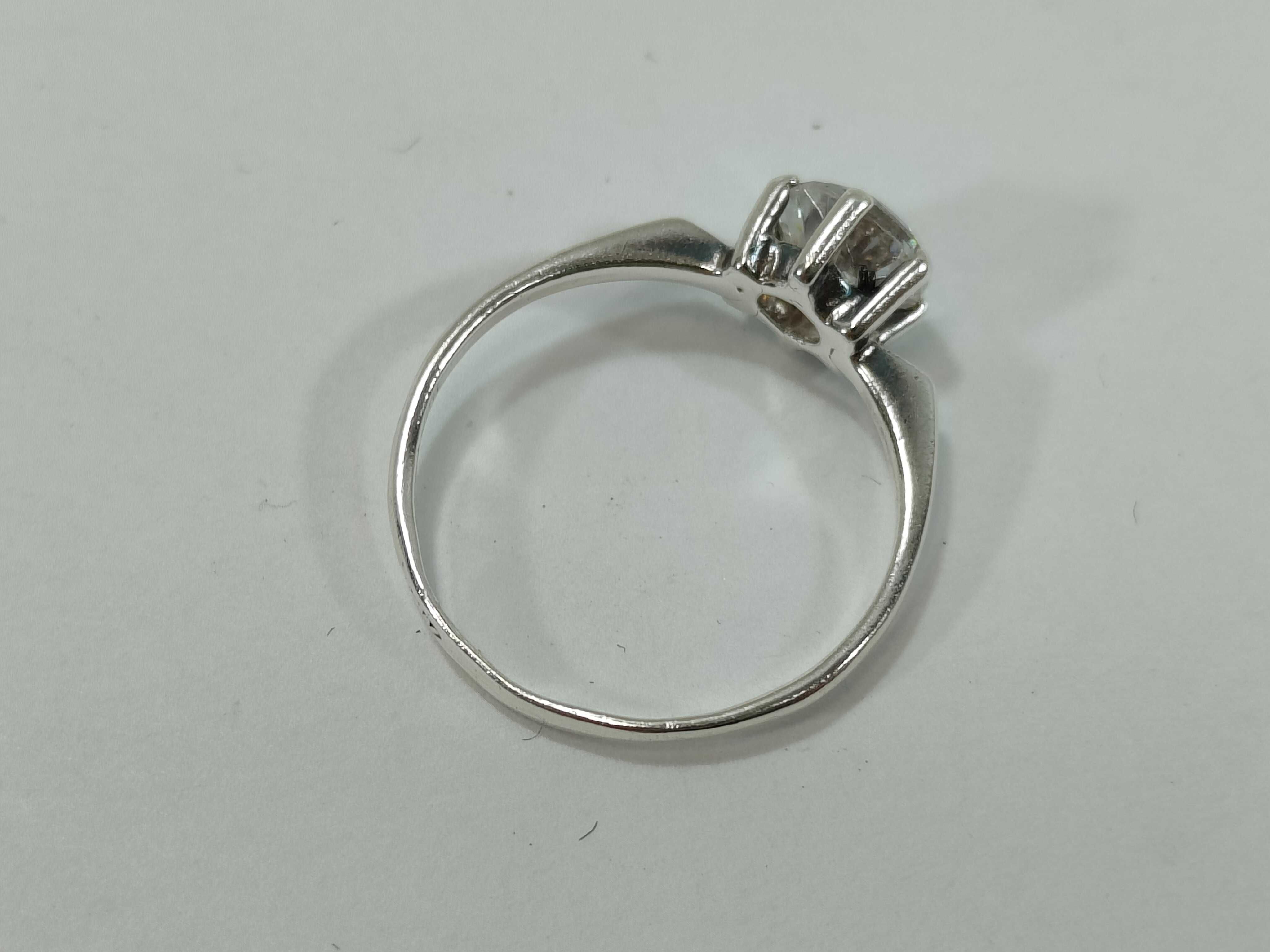 SB054 Srebrny pierścionek na zaręczyny 925 1,4 G