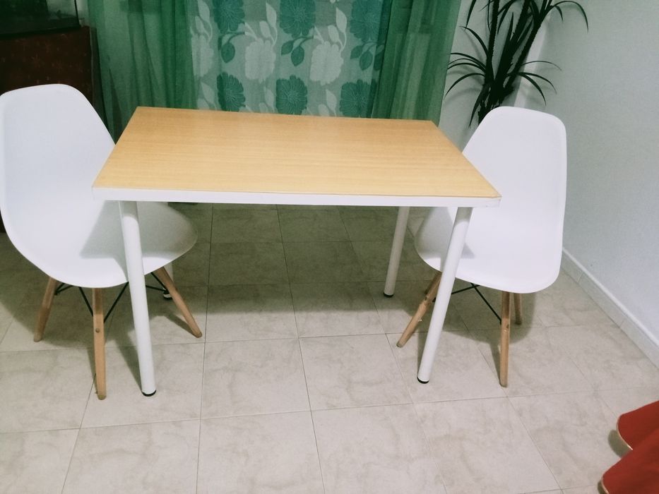 Mesa e cadeiras Ikea