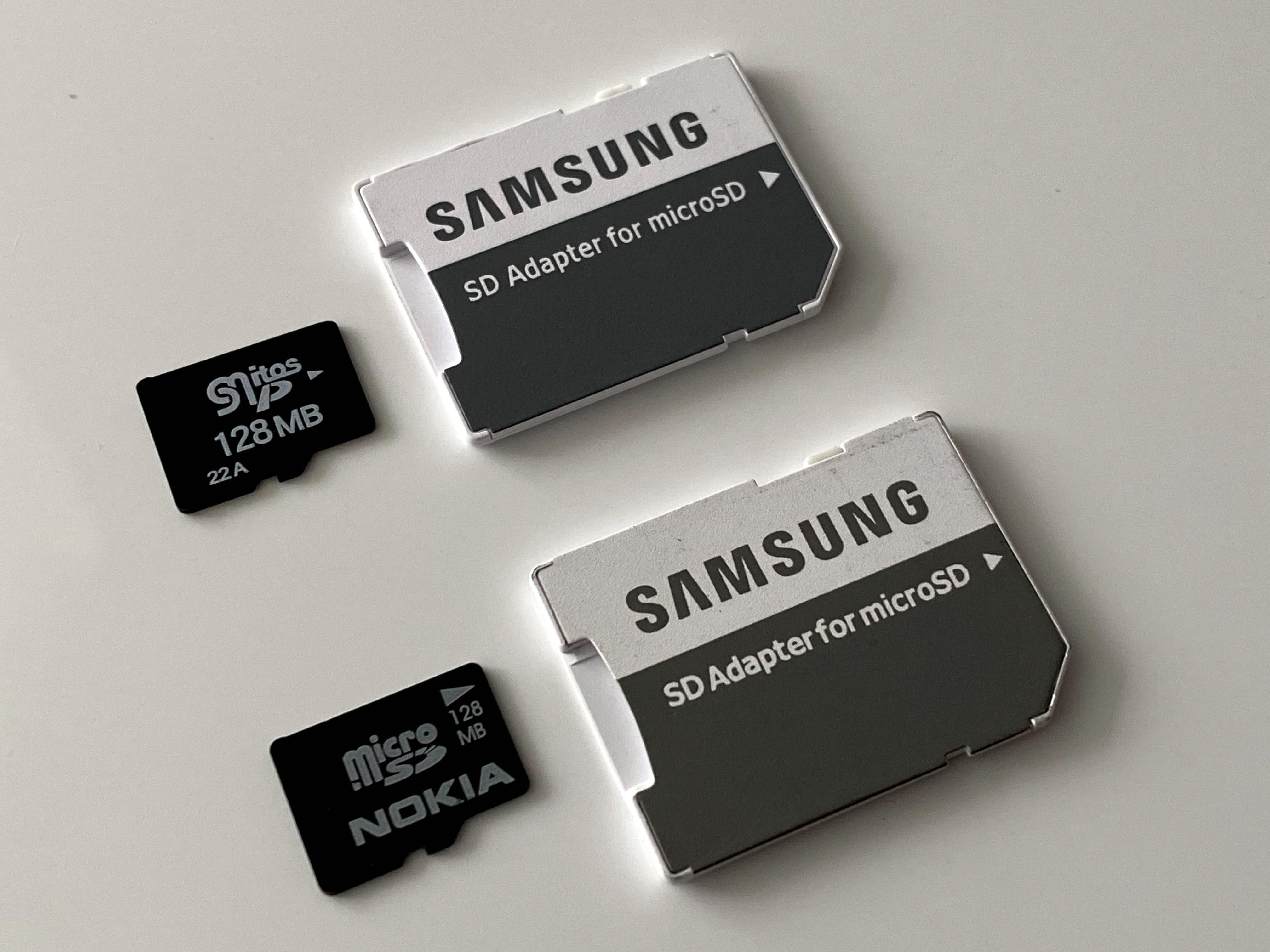 2 картки пам'яті micro SD 128 Mb.