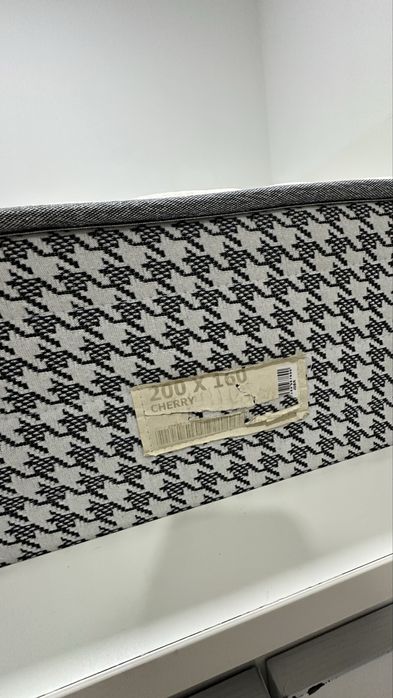 Cama Malm Ikea com 2 gavetas