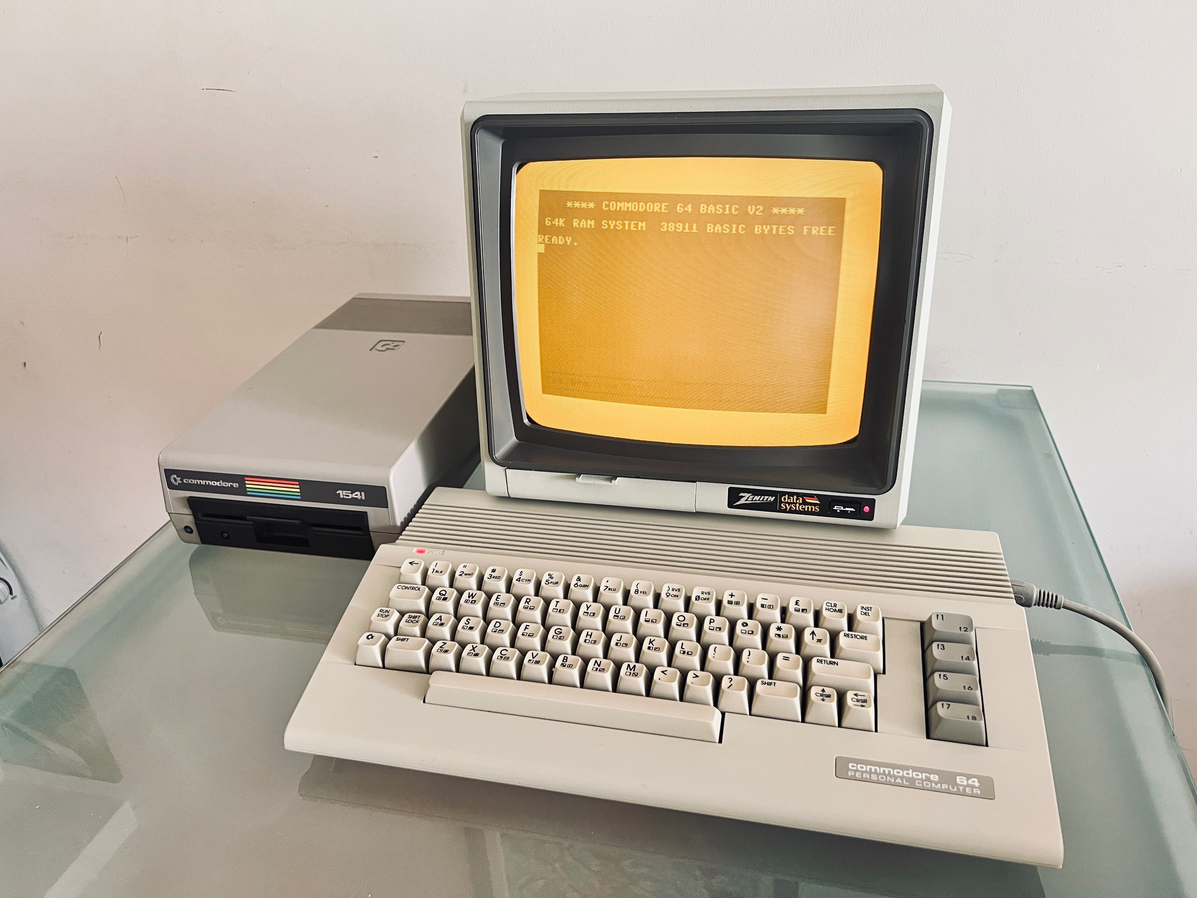Commodore 64C - monitor / 100% original