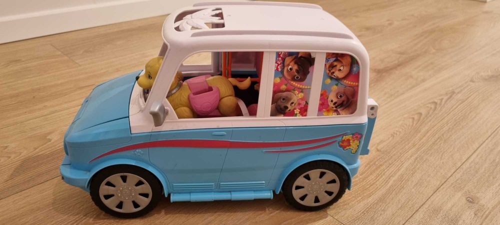 Kamper Barbie z pieskami