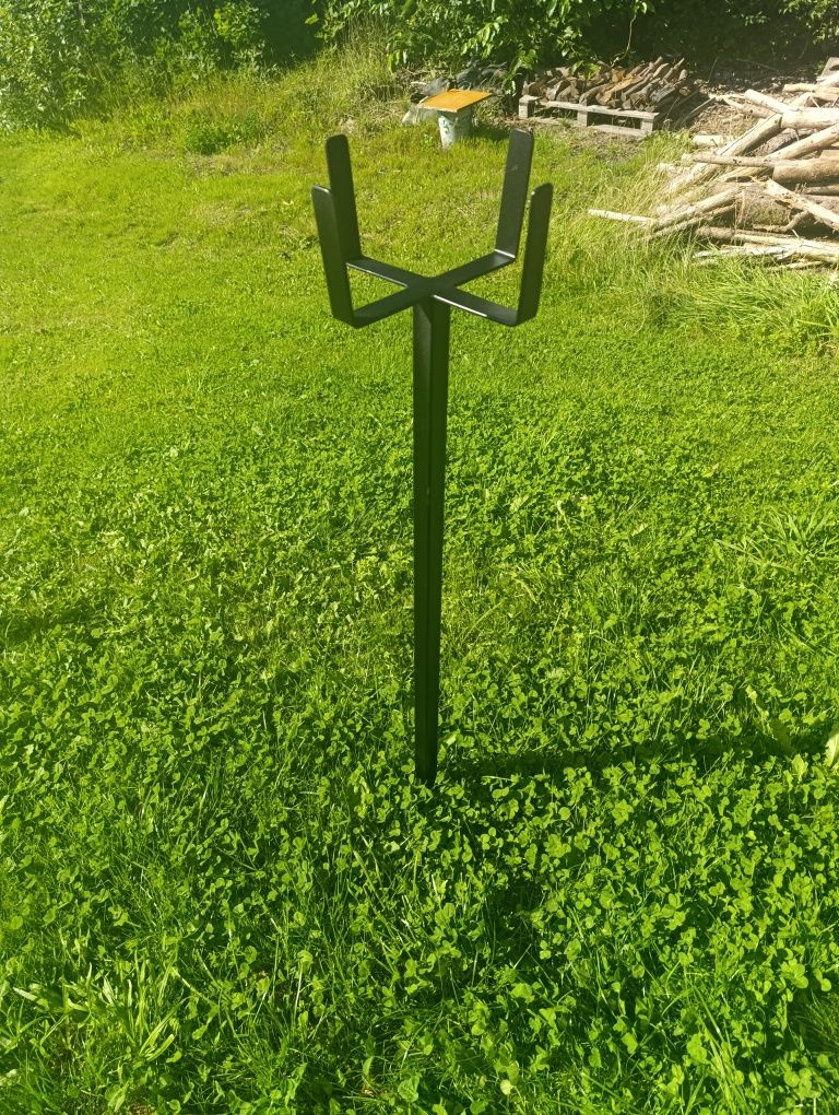 Kwietnik stojący metalowy