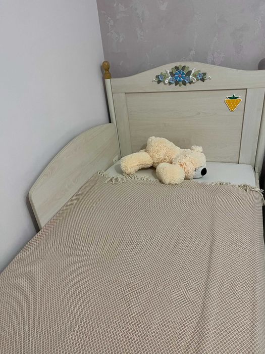 Ліжко для дівчинки