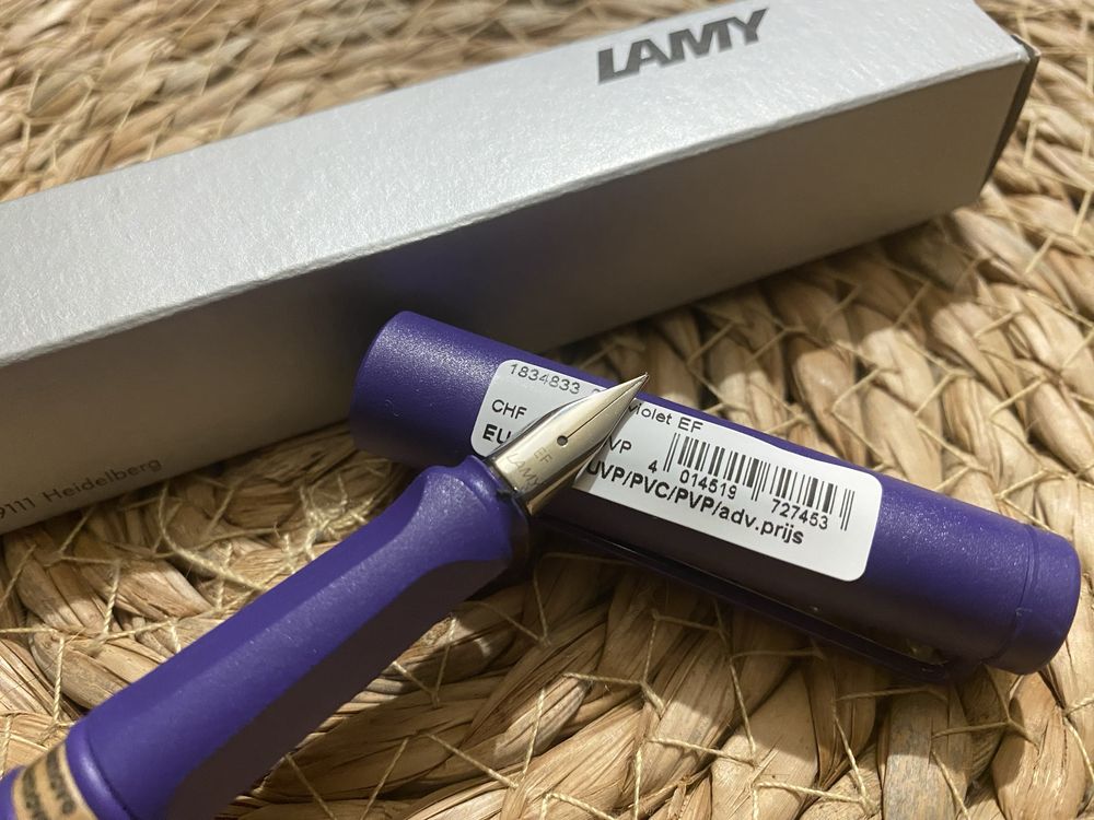 Nowe pióro Lamy Safari, violet, stalówka EF