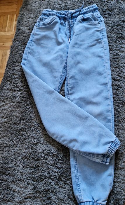 Jeansowe/ dżinsowe DZIECIĘCE spodnie joggery w roz 140