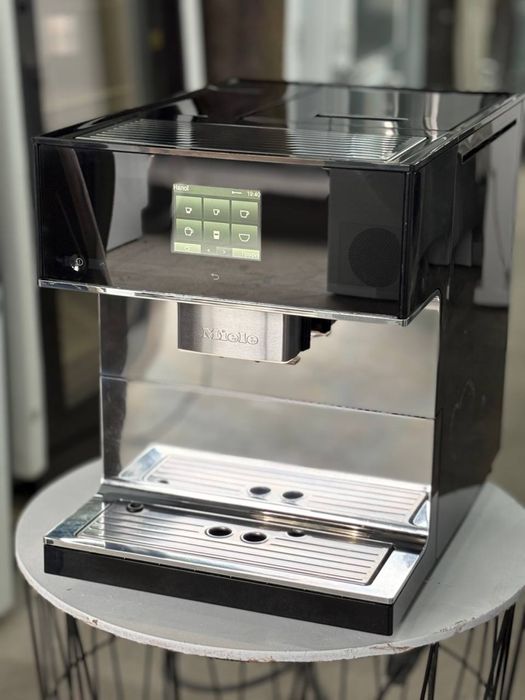 Ефектна кавоварка Miele CM7500 — преміум клас, AutoDescale, 20 напоїв