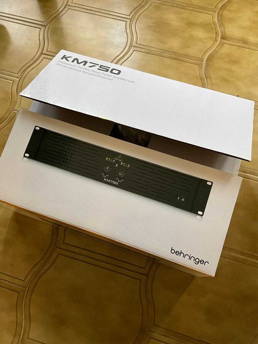 Amplificador de potência estéreo Behringer KM750 — excelente estado