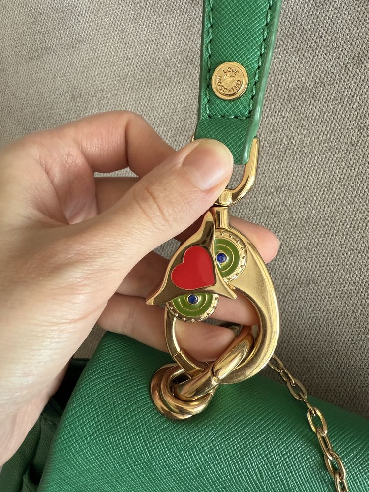 Оригінальна зелена сумка Love Moschino