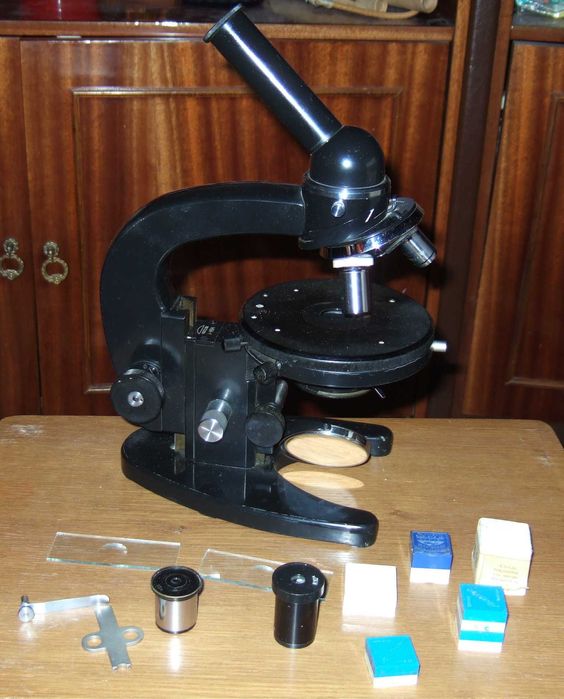 Микроскоп профессиональный МБИ-1 с принадлежностями.