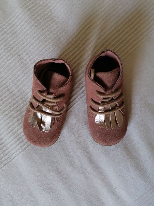 Sapatos de menina tamanho 21 nunca usados