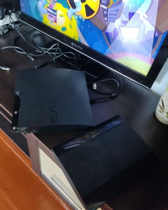 PS3 slim 500gb HEN4.92. встановлено 100ігор +2 джойстика PlayStation