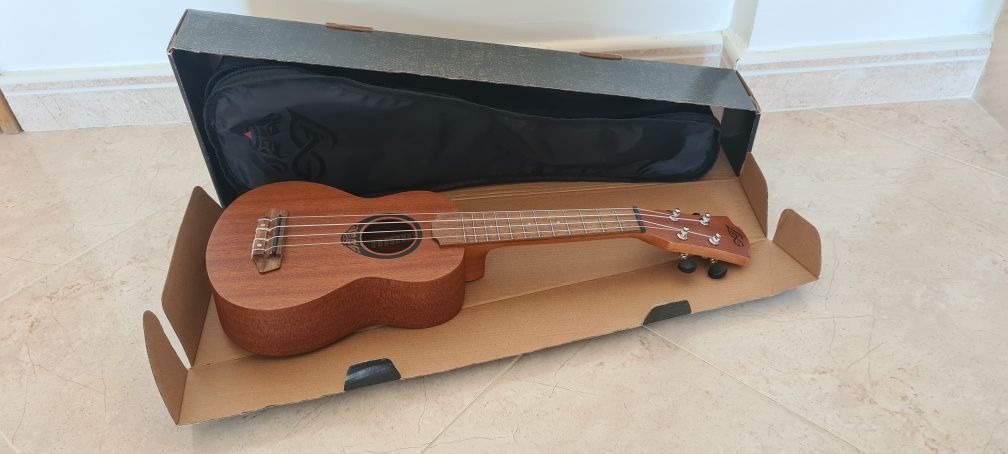 Ukelele soprano tiki