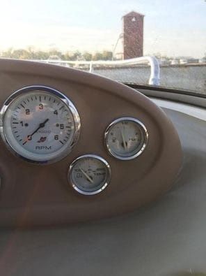Катер Bayliner 212 CU 2003 року випуску США