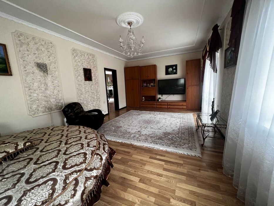 Будинок в м Березань, площа 220 м2, ремонт, ставок, баня, ліс