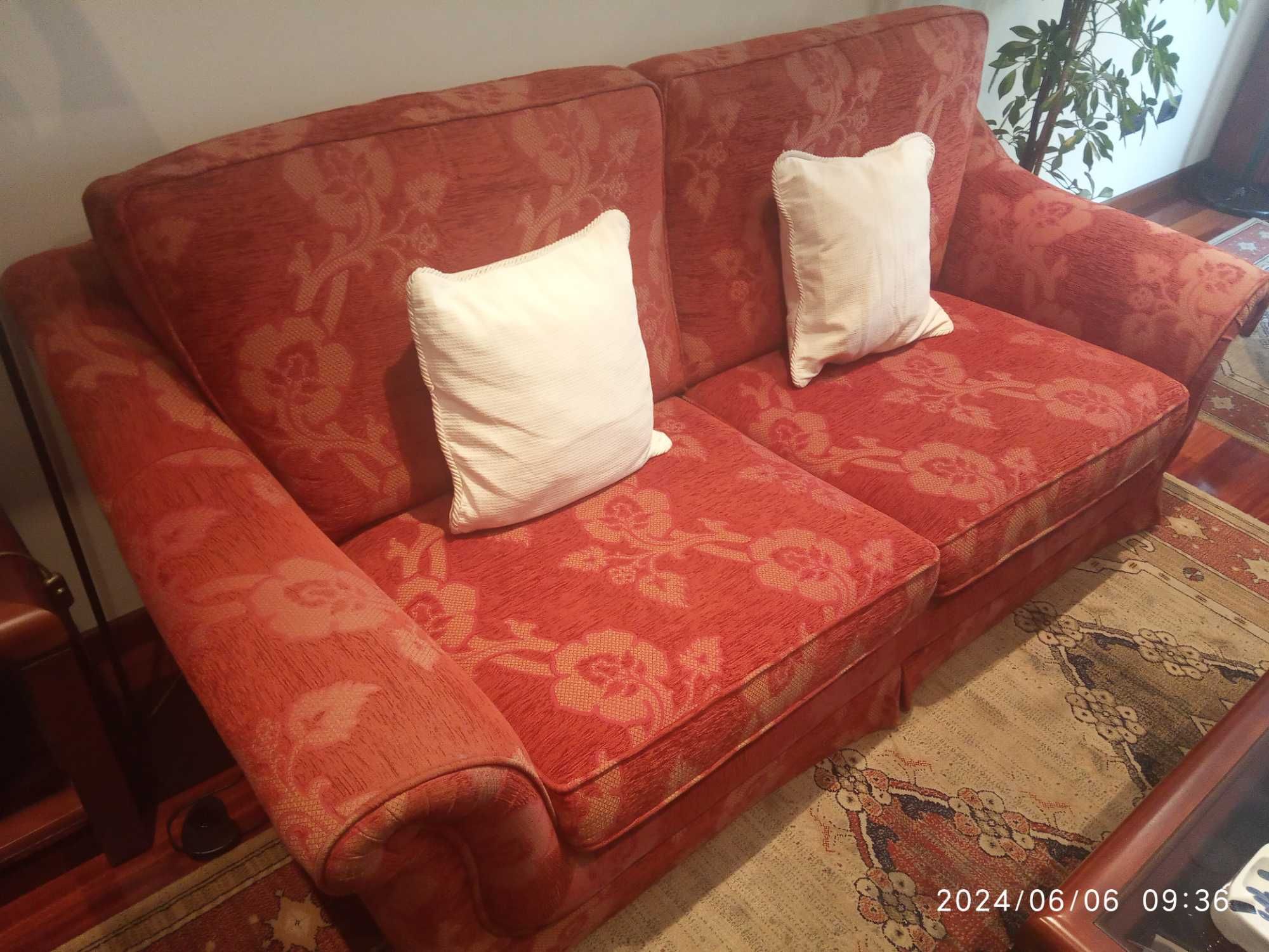 Vendo Conjunto de Sofás 3 e 2 lugares