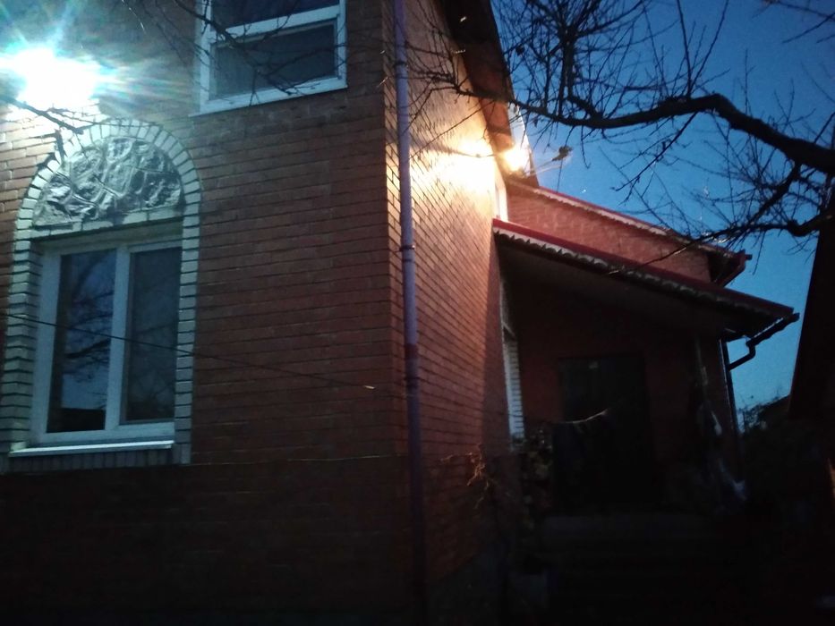 Будинок на 5 кімнат  , +Літня кухня та ,2, гаражі