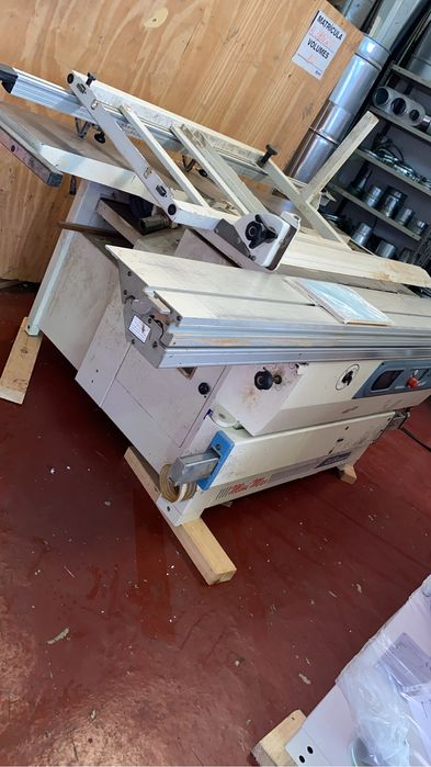 Univerdal “monofiasica” com esquadrejadora marca Mini max grupo SCM