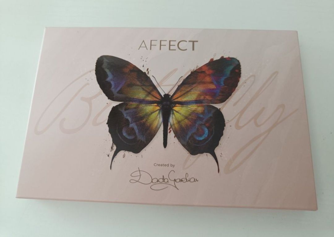 Paleta paletka cieni do powiek Affect do makijażu Butterfly.