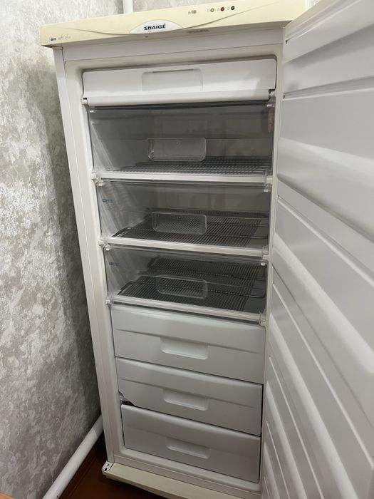 Продам морозильну камеру Snaige