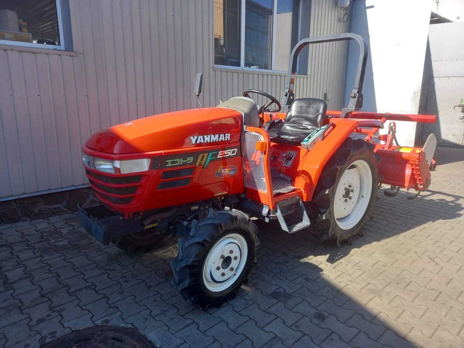 Japoński traktorek Yanmar AF 250 z glebogryzarką 4x4 25 KM Rewers Wspo