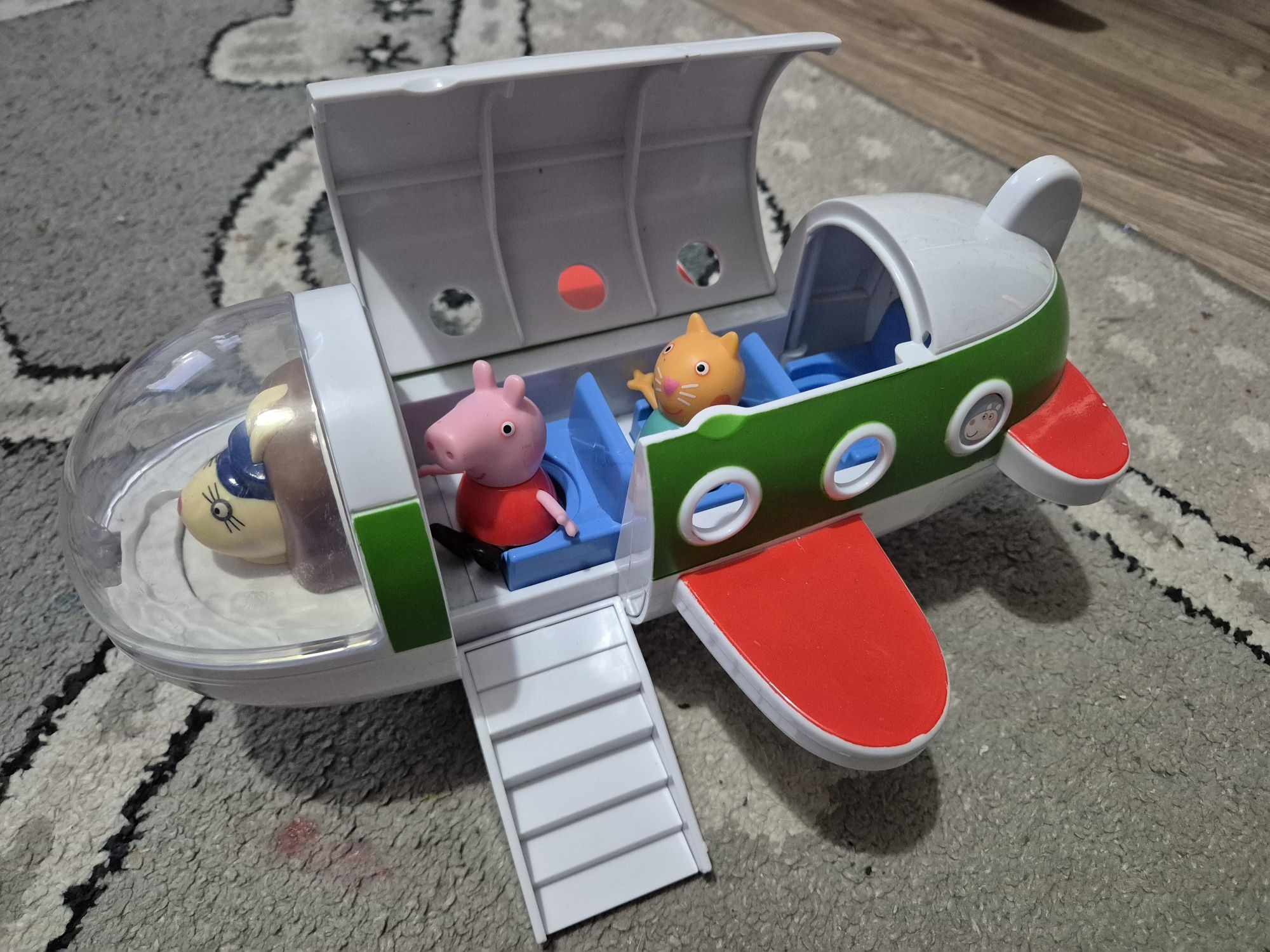 Samolot peppa z 2 figurkami plus hustawka