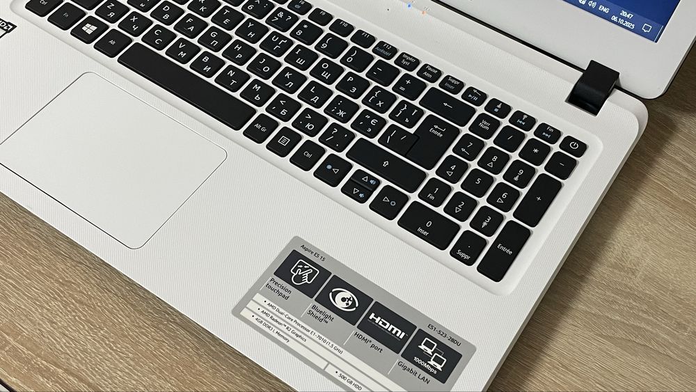 Acer Aspire 15 – чудовий стан | SSD | 8GB RAM | WHITE