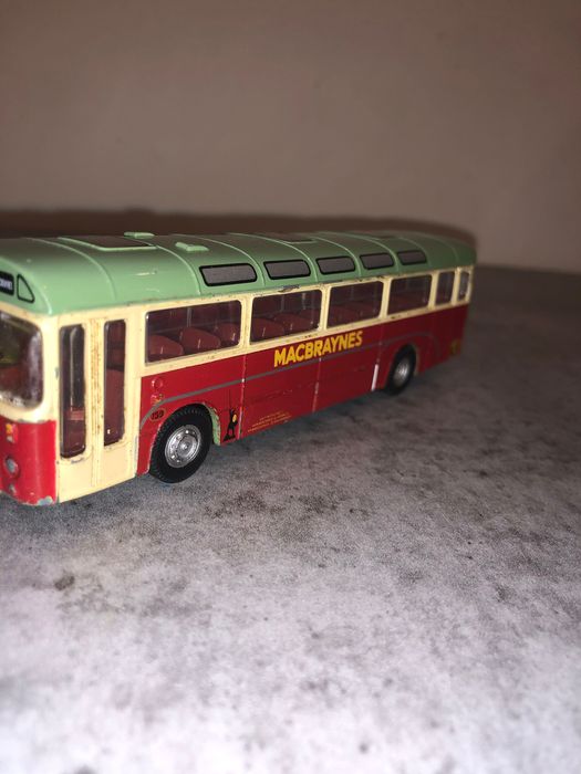 Autocarros de edição limitada Mac Braynes e Westons