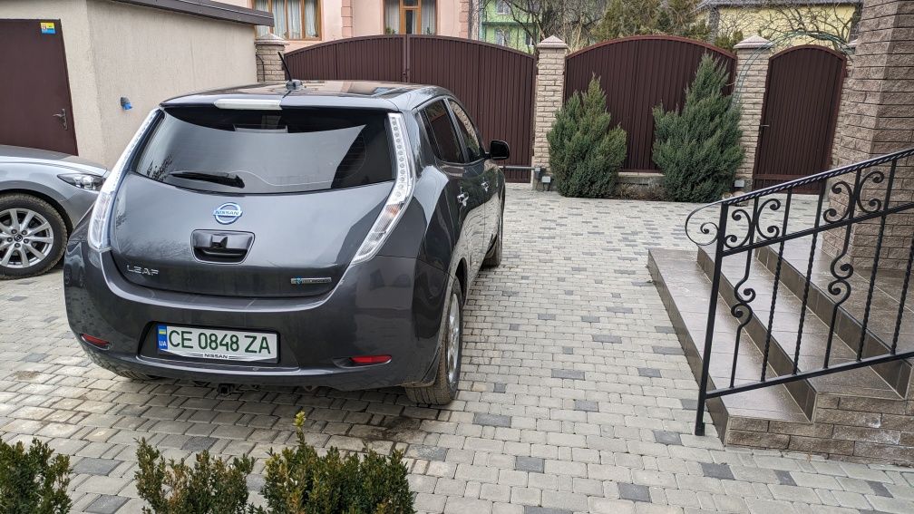 Nissan leaf у доброму технічному стані