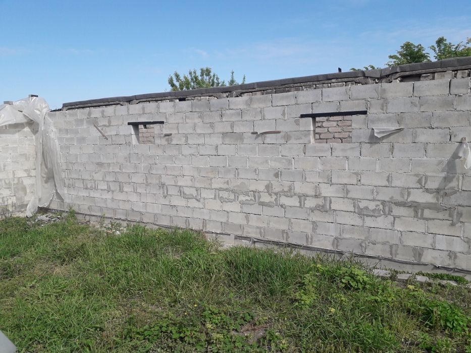 Недостроенний бокс на теретории гаражного кооператива