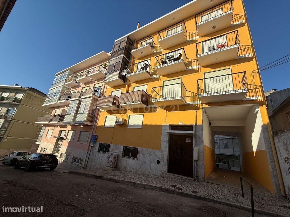 Lisboa - Camarate, apartamento T2 usado em muito bom estado