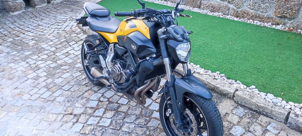 Yamaha MT-07 Amarela