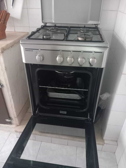 Fogão em  bom estado de uso