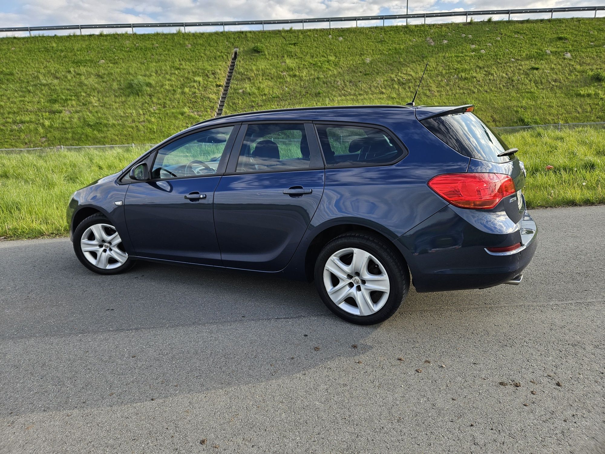 Opel Astra J 1.4 Benzyna 6-Biegów Bogata Wersja Super Stan