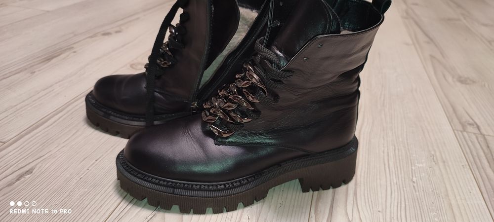 Ботінки шкіряні жіночі 39 розмір.