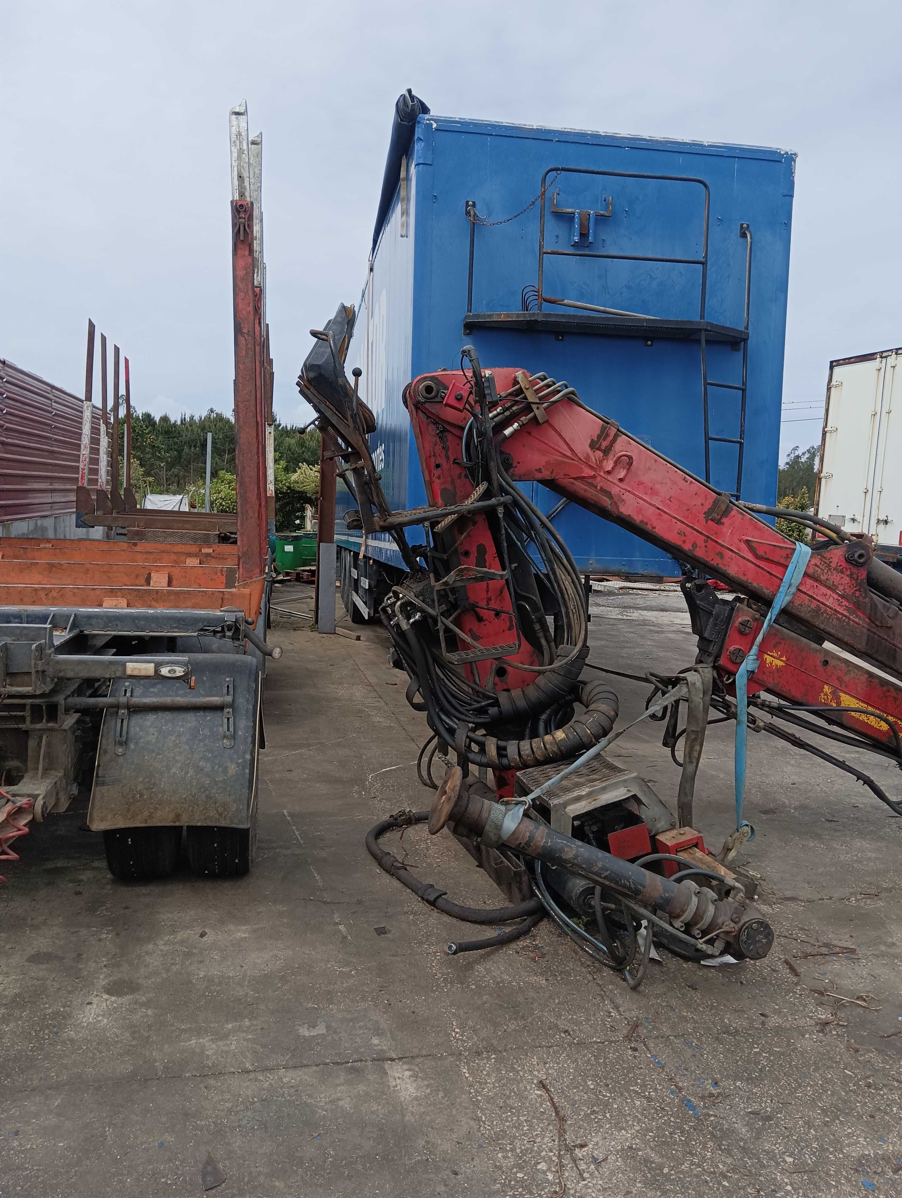 Grua loglift em bom estado