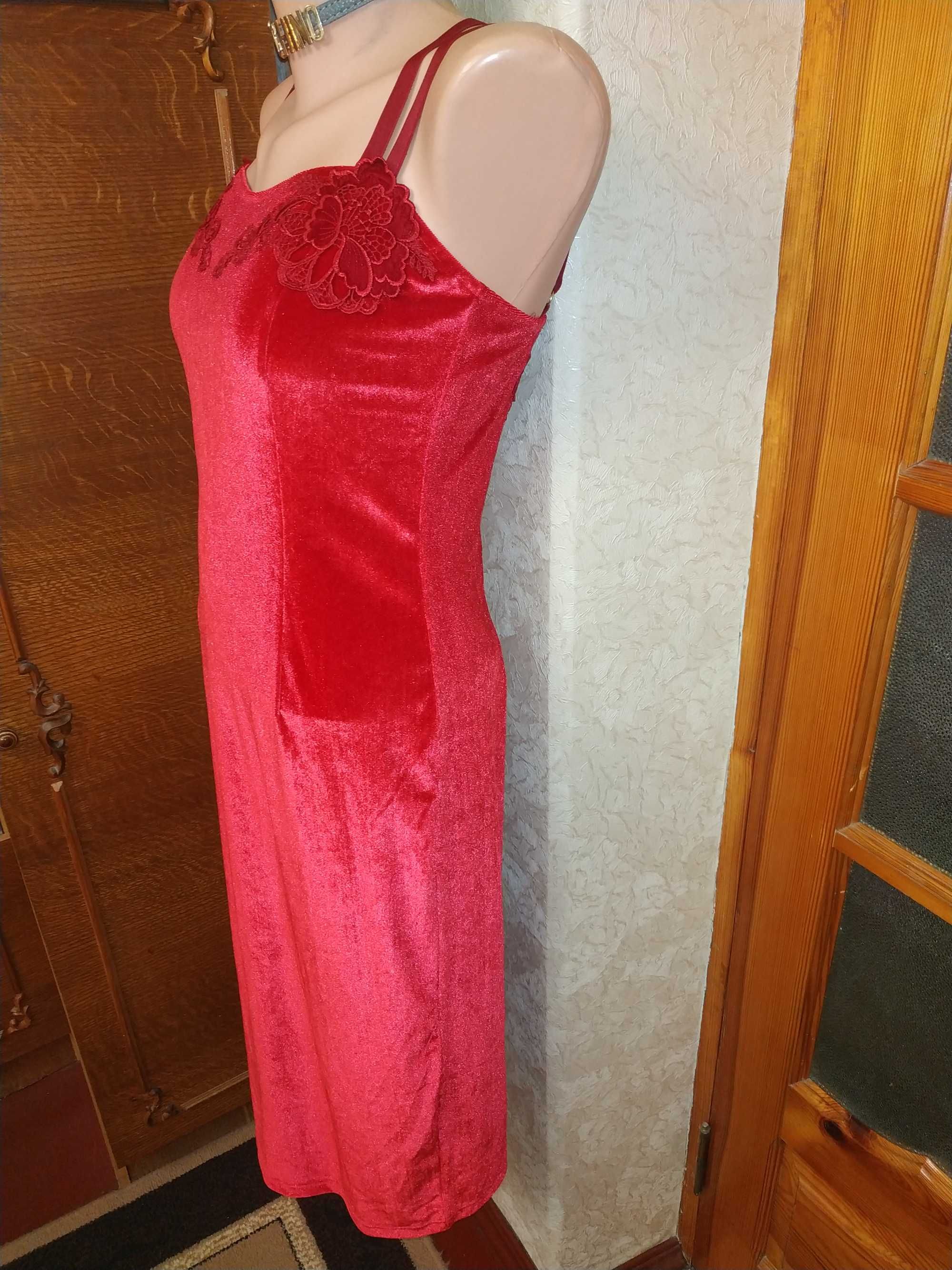 Эфффектное брендовое красное бархатное нарядное платье 44-46 р.