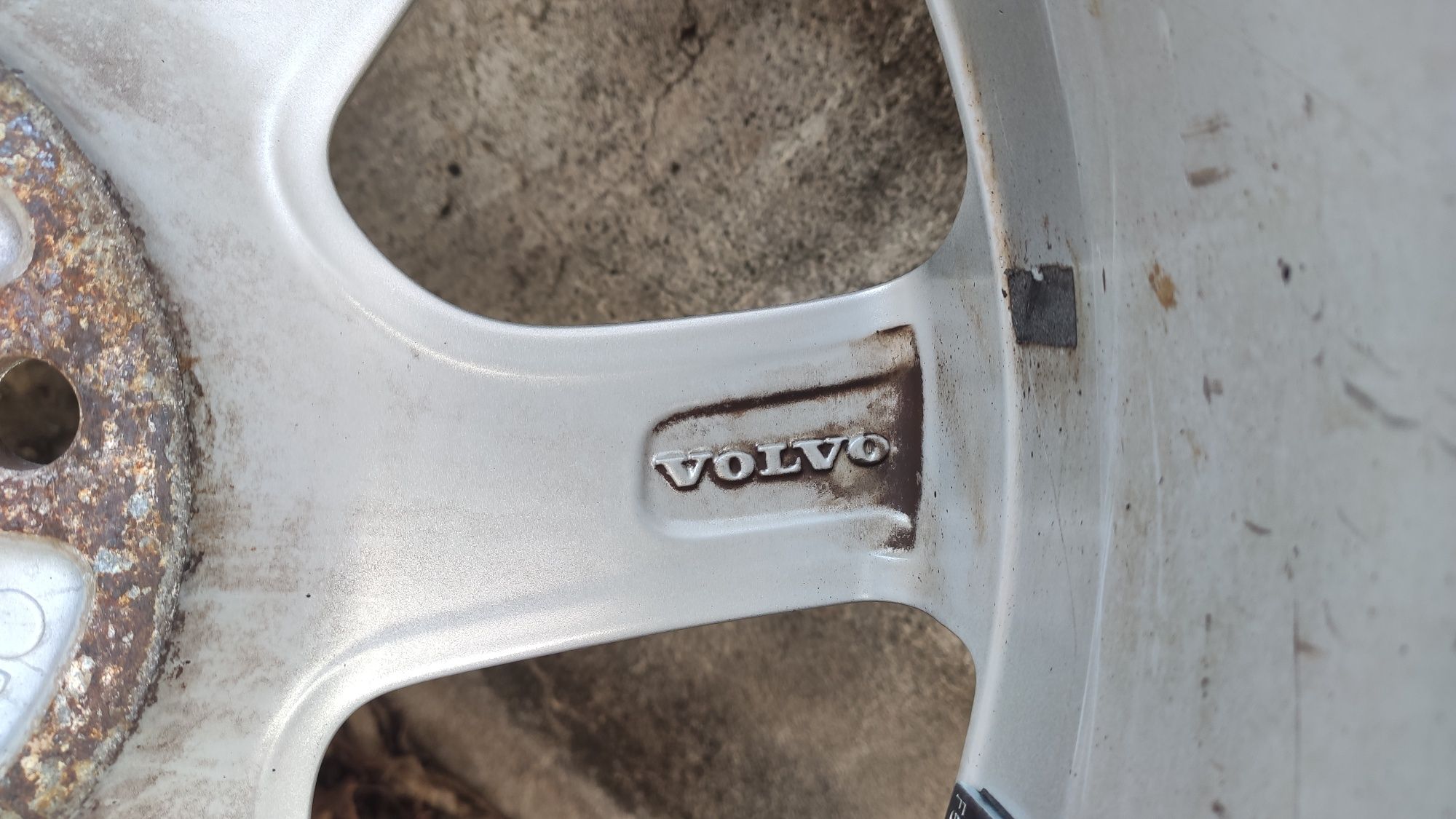 VOLVO диски з гумою