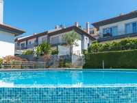 Moradia T2 + 1, em condomínio com jardim e piscina - Estoril